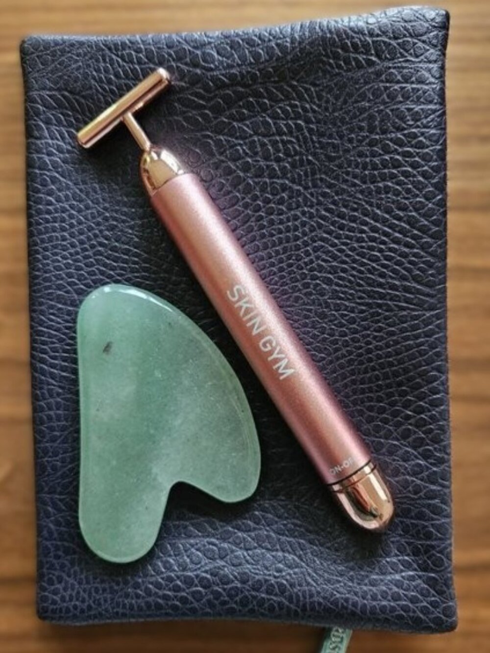 SKIN GYM Beauty Lifter Vibrating T-Bar Gold & Jade Gua Sha Beauty Tool